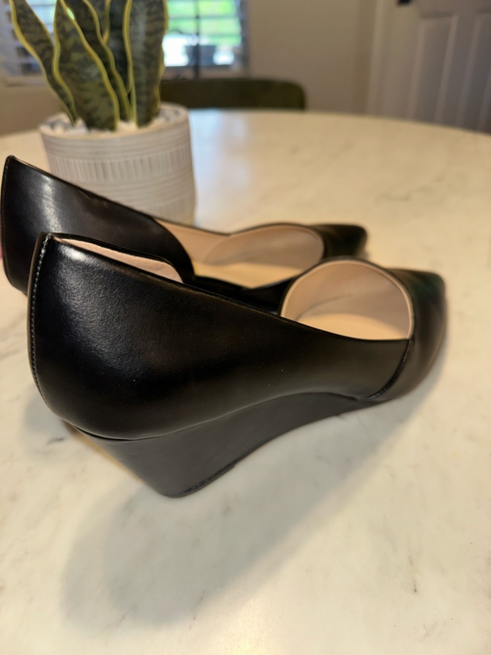 Reaction Kenneth Cole Black Leather Wedge Pumps size 9.5 medium wide